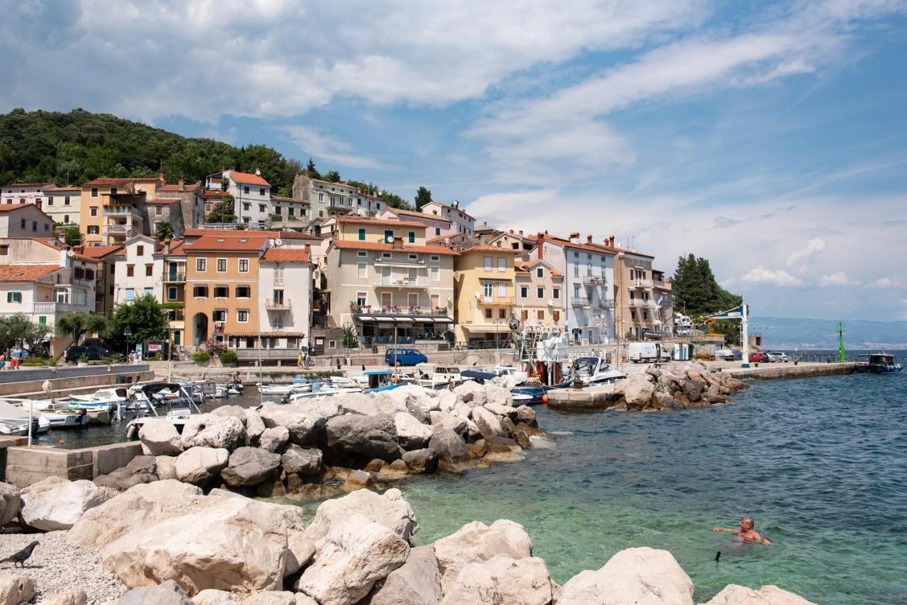 Beachfront Apartment Rosa Del Mar Jardin Mošćenička Draga Exterior foto